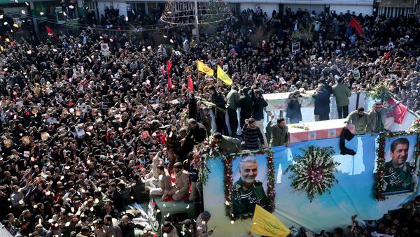 El funeral de del general Qasem Soleimani en Kerman, irán - Sputnik Mundo
