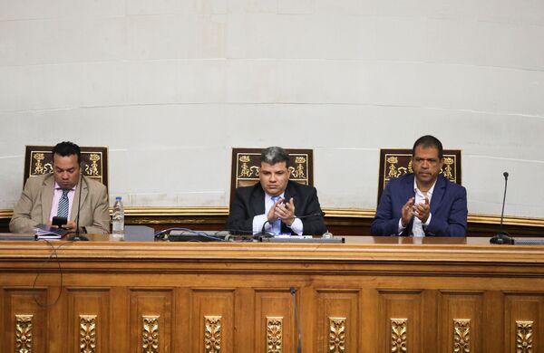 ¿Quién va ganando en la disputa por la Asamblea Nacional en Venezuela? ¿Quién va ganando en la disputa por la Asamblea Nacional en Venezuela? - Sputnik Mundo