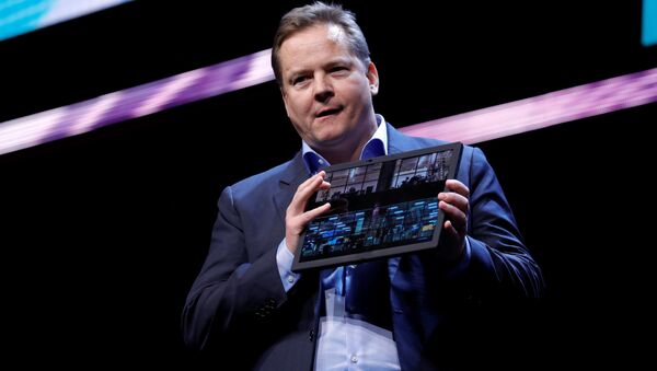 Lenovo presenta el ordenador plegable ThinkPad X1 Fold en CES 2020 - Sputnik Mundo