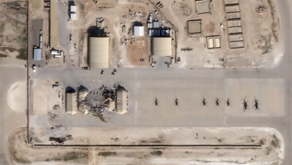 Imágenes satelitales muestran la base aérea Al Asad de EEUU en Irak tras los ataques iraníes - Sputnik Mundo