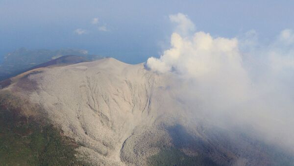 Erupción del volcano Shindake (archivo) - Sputnik Mundo