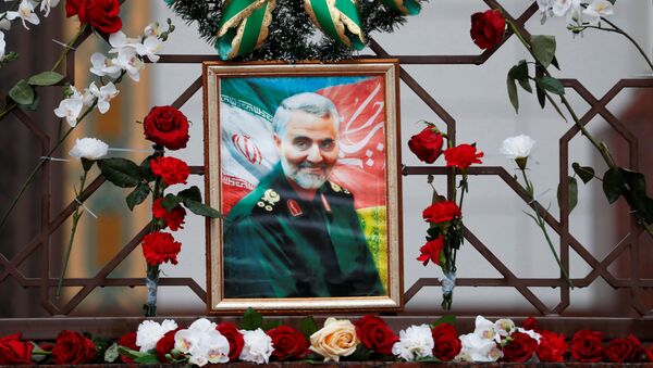 Un retrato de Qasem Soleimani, el general iraní asesinado por EEUU - Sputnik Mundo