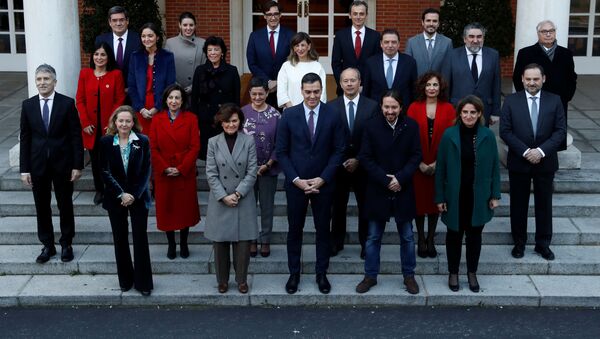 El presidente del Gobierno español, Pedro Sánchez, con el nuevo Gobierno - Sputnik Mundo