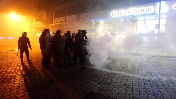 La policía de Beirut durante las protestas - Sputnik Mundo