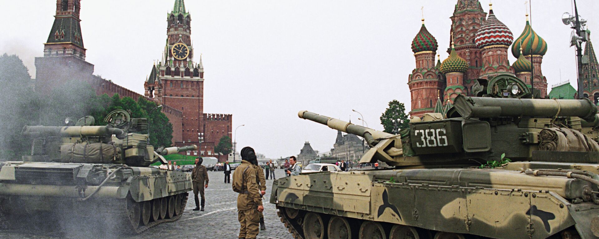 Tanques en la Plaza Roja en agosto del 1991 - Sputnik Mundo, 1920, 22.01.2020