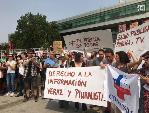Los medios que cuentan lo que otros callan en el estallido social de Chile Los medios que cuentan lo que otros callan en el estallido social de Chile - Sputnik Mundo