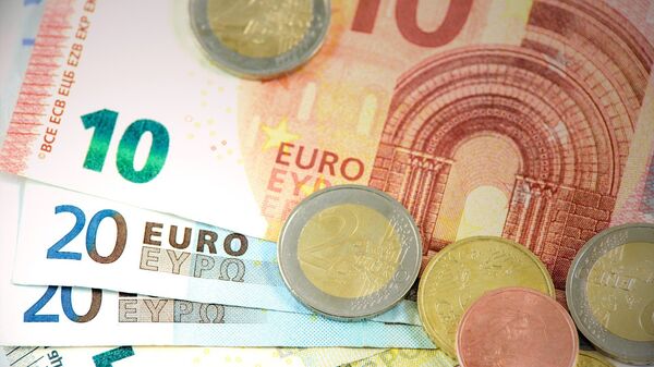 Billetes y monedas de euro (imagen referencial) - Sputnik Mundo