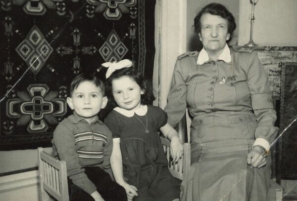 Sobrevivir el Holocausto: dos 'niñas escondidas' narran sus conmovedoras historias Sobrevivir el Holocausto: dos 'niñas escondidas' narran sus conmovedoras historias - Sputnik Mundo