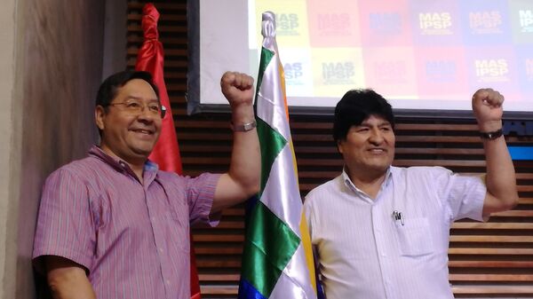 Luis Arce, candidato presidencial del Movimiento Al Socialismo, y Evo Morales, expresidente de Bolivia - Sputnik Mundo