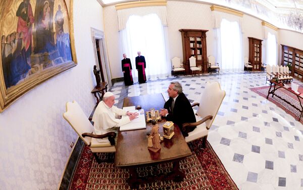 El papa Francisco recibe en Vaticano al presidente de Argentina, Alberto Fernández - Sputnik Mundo