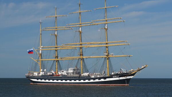 El velero ruso Kruzenshtern llega al puerto de Montevideo - Sputnik Mundo