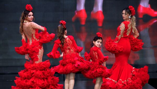 El Salón Internacional de la Moda Flamenca en Sevilla
 - Sputnik Mundo