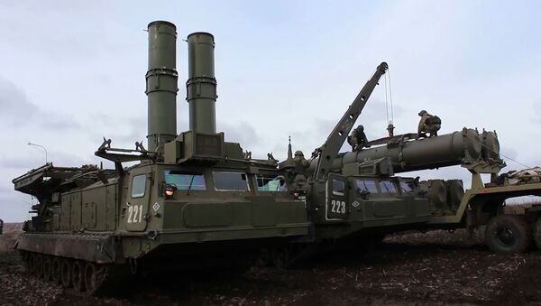 Militares rusos prueban los nuevos sistemas antiaéreos S-300V4 - Sputnik Mundo
