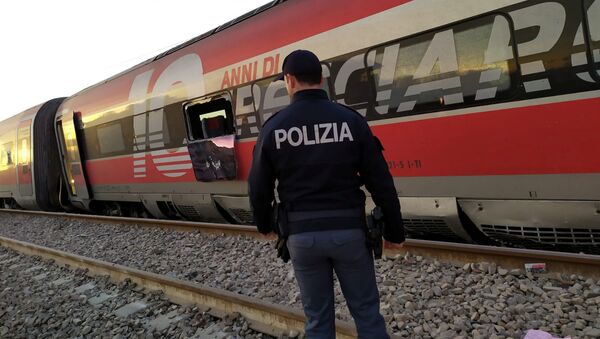 Tren descarrilado en Italia - Sputnik Mundo