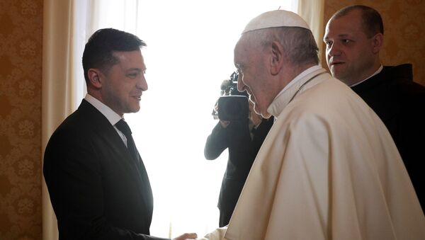 El presidente de Ucrania, Volodímir Zelenski, junto al papa Francisco - Sputnik Mundo