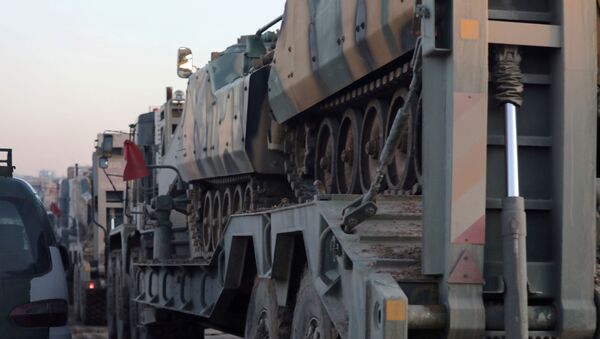 Traslado de vehículos blindados turcos a Idlib - Sputnik Mundo