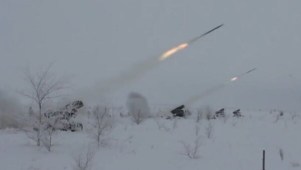 Los artilleros rusos ponen a prueba los lanzacohetes múltiples Grad modernizados - Sputnik Mundo