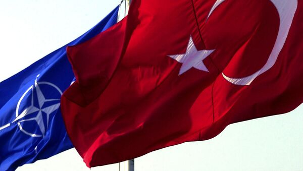 Banderas de la OTAN y de Turquía - Sputnik Mundo