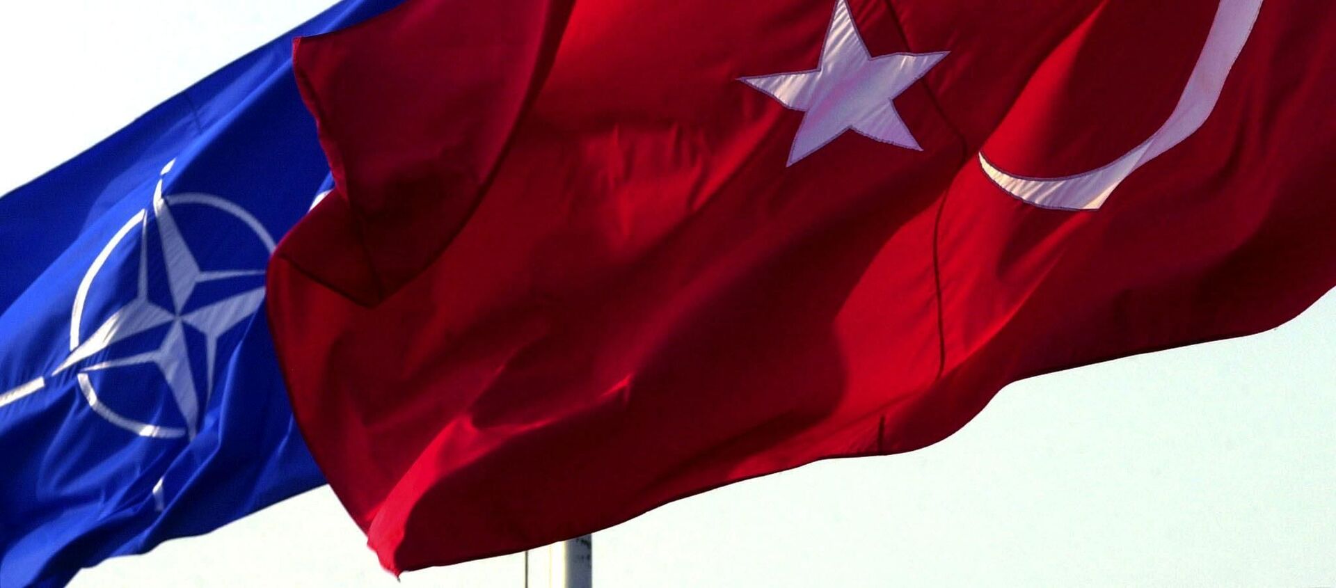 Banderas de la OTAN y de Turquía - Sputnik Mundo, 1920, 19.02.2020