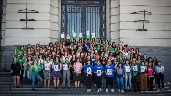 Protestas en Argentina por la legalización del aborto - Sputnik Mundo
