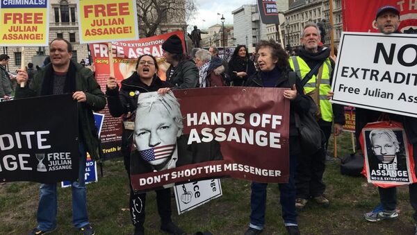 Manifestación contra la extradición de Julian Assange  - Sputnik Mundo