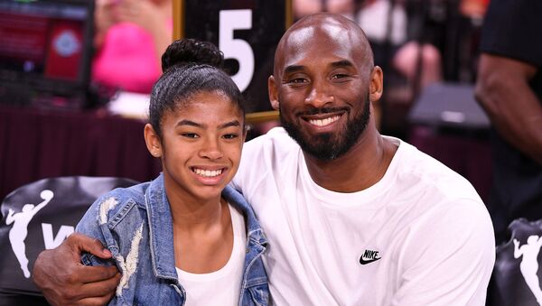 Kobe Bryant, jugador de baloncesto, y su hija, Gianna (archivo) - Sputnik Mundo