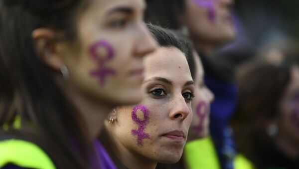 Mujeres en la manifestación del 8 de marzo en Madrid  - Sputnik Mundo