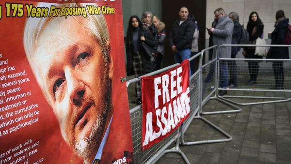 La protesta contra la extradición de Assange en Londres - Sputnik Mundo