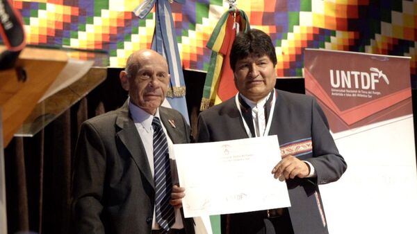 Evo Morales recibe el título de doctor honoris causa de la Universidad Nacional de Tierra del Fuego - Sputnik Mundo