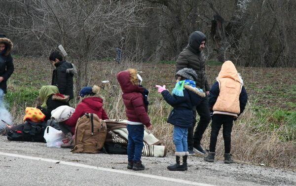 Refugiados sirios en la frontera de Turquía con Grecia - Sputnik Mundo