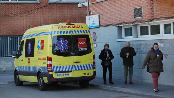 Una ambulancia en España - Sputnik Mundo