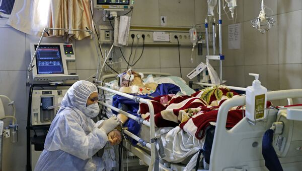 Un paciente con coronavirus en un hospital (imagen referencial) - Sputnik Mundo