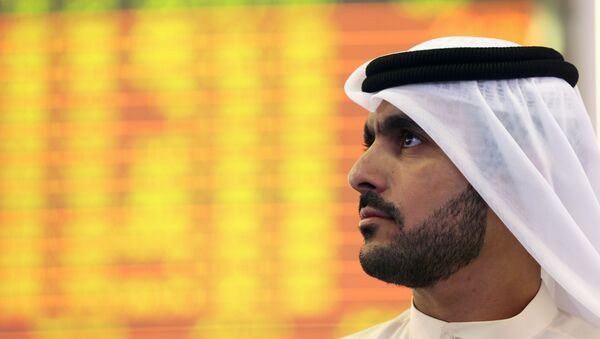 Inversor en la bolsa de Dubai - Sputnik Mundo