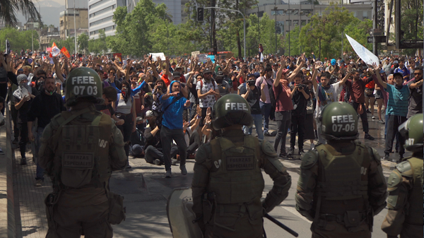 Manifestaciones frente a la Policía  - Sputnik Mundo