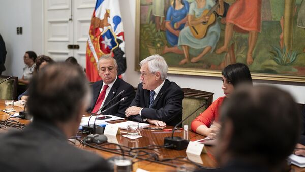 Presidente de Chile, Sebastián Piñera, en reunión para analizar medidas por coronavirus - Sputnik Mundo