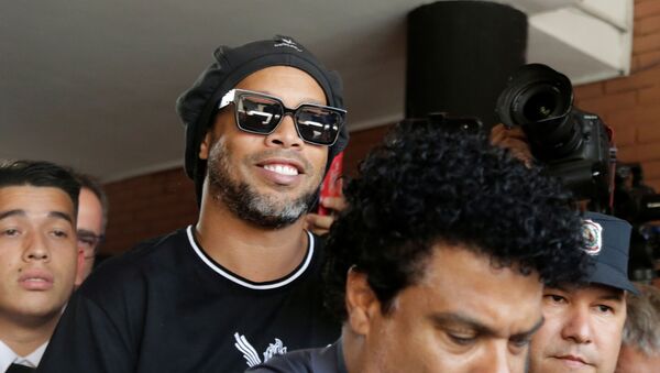 El exfutbolista brasileño Ronaldinho - Sputnik Mundo