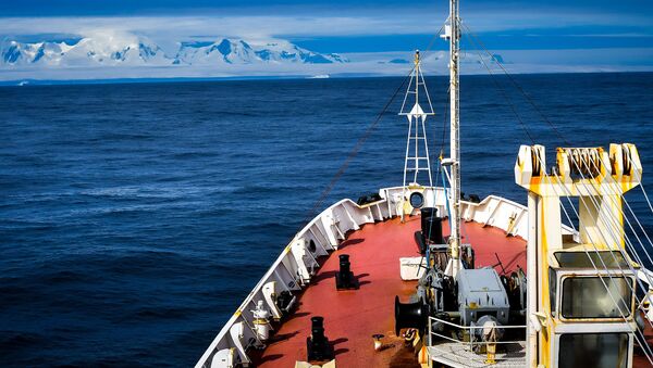 Buque Almirante Vladimirski se diirge a la Antártida - Sputnik Mundo