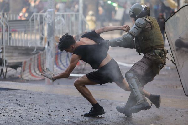 Los 2.500 presos de la revuelta en Chile de los que no se hablan Los 2.500 presos de la revuelta en Chile de los que no se hablan - Sputnik Mundo