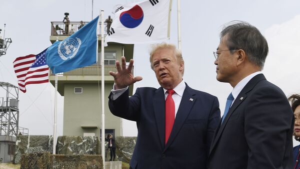 Donald Trump y Moon Jae-in, presidente de Corea del Sur - Sputnik Mundo