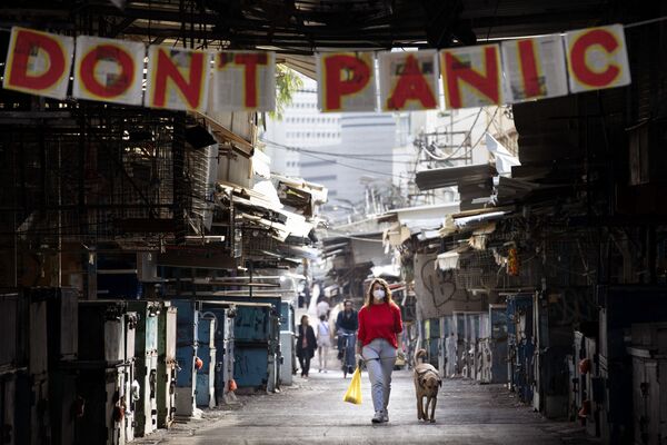 #YoMeQuedoEnCasa: los carteles urbanos más variopintos para concienciar de la pandemia - Sputnik Mundo