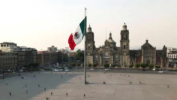 La Plaza del Zócalo en la Ciudad de México, vacía por coronavirus - Sputnik Mundo