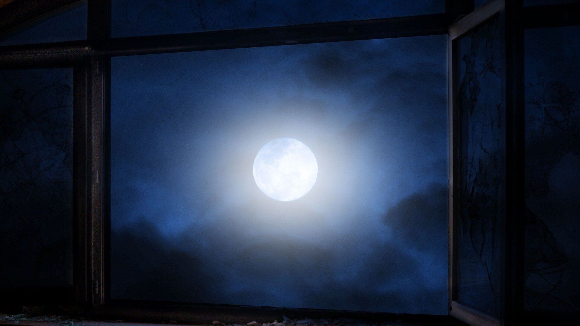 Луна светит в комнату. Окно ночью. Ночное окно. Луна в окне. Ночь окно Луна.