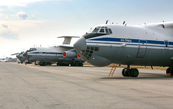 Aviones Ilyushin Il-76 con ayuda para Serbia - Sputnik Mundo
