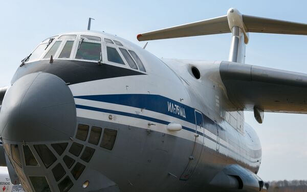 Un avión Ilyushin Il-76 con ayuda rusa para Serbia - Sputnik Mundo