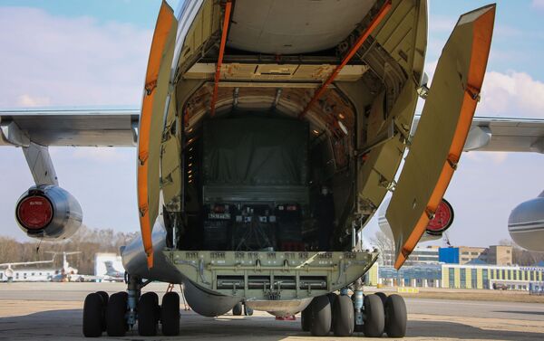 Un avión Ilyushin Il-76 con ayuda rusa para Serbia - Sputnik Mundo