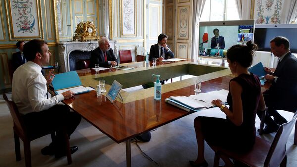 El presidente de Francia, Emmanuel Macron, durante la videoconferencia con los miembros del G20 - Sputnik Mundo