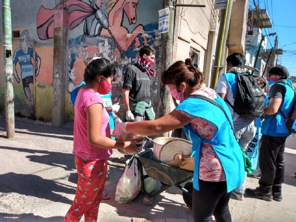 Argentina: en los barrios pobres no hay lugar para la cuarentena estricta Argentina: en los barrios pobres no hay lugar para la cuarentena estricta - Sputnik Mundo