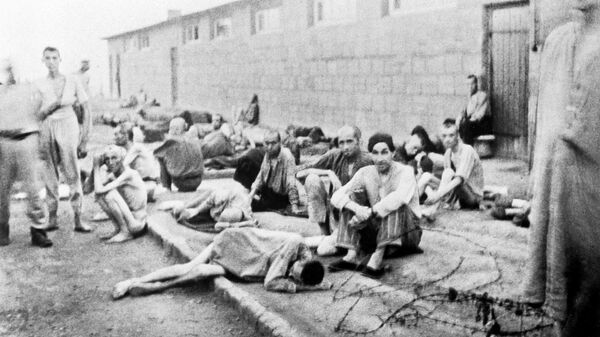 Los prisioneros del campo de concentración nazi de Mauthausen (archivo, 1945) - Sputnik Mundo