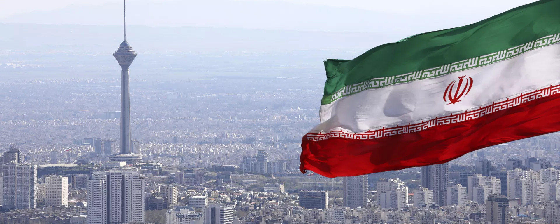 La bandera de Irán en la ciudad de Teherán La bandera de Irán en la ciudad de Teherán - Sputnik Mundo, 1920, 12.12.2022