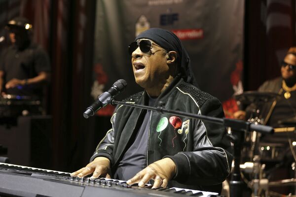 El 'rey del soul' Stevie Wonder cumple 70 años - Sputnik Mundo